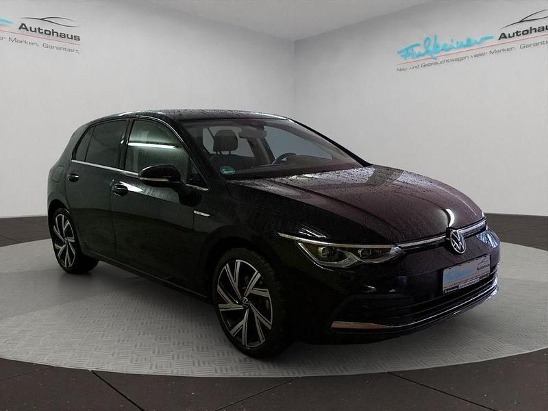 Gebraucht VW Golf VIII Style 150 PS (110 kW) 2023 Deep black perleffekt (schwarz), perleffekt Limousine