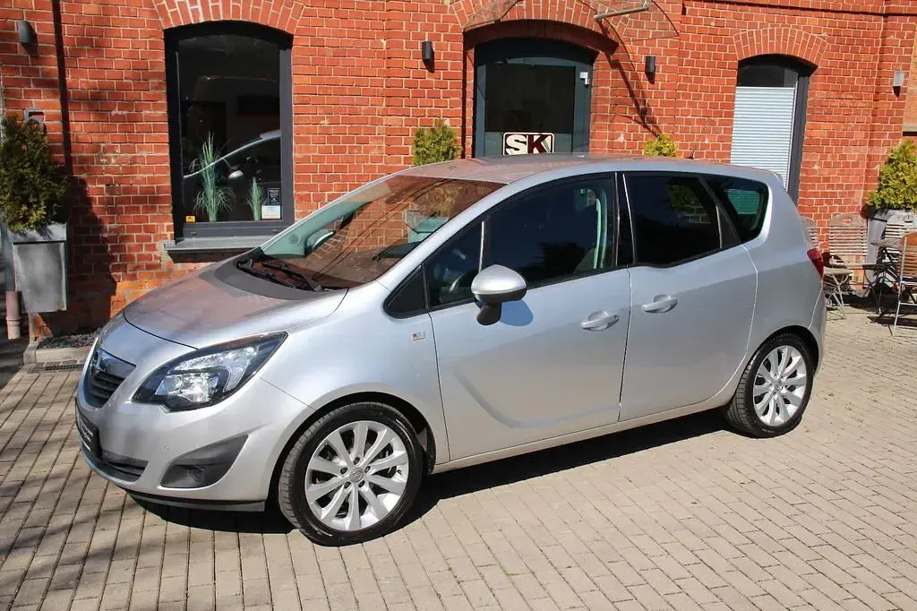 Gebraucht Opel Meriva Design Edition 140 PS (102 kW) 2011 Silber Van / Kleinbus