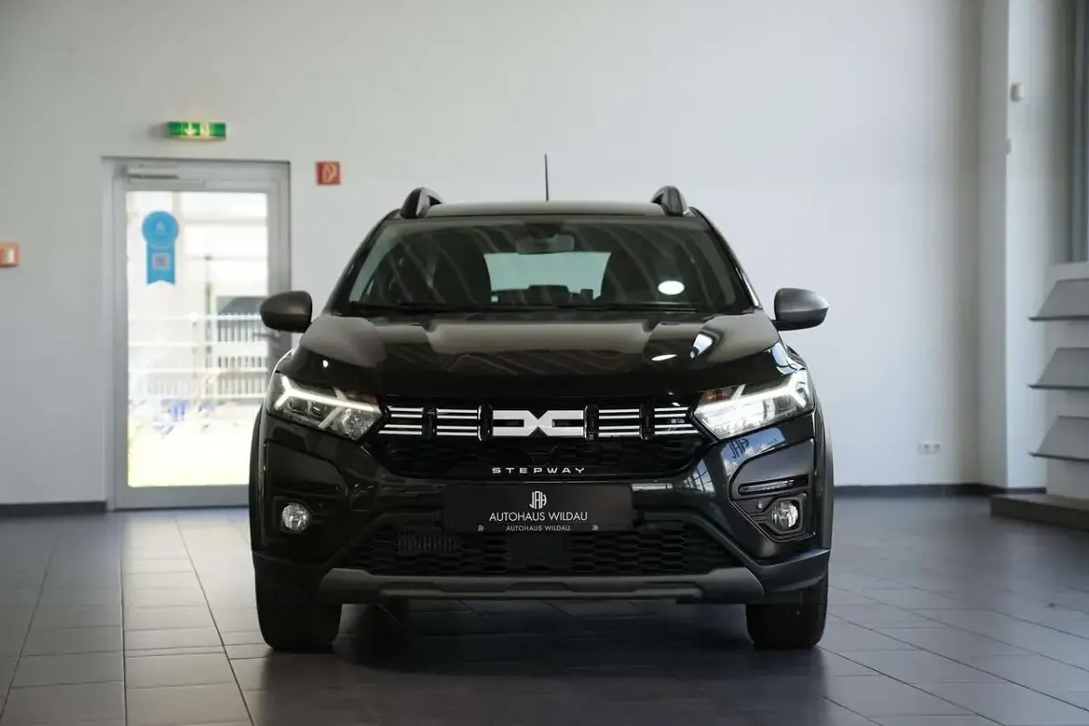 Gebraucht Dacia Sandero Expression 110 PS (80 kW) 2023 Perlmuttschwarz Limousine