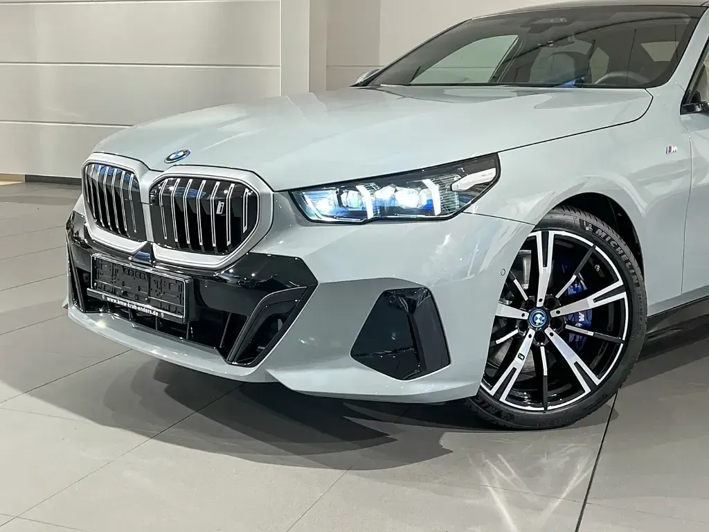 Gebraucht BMW i5 M Sport 250 kW (340 PS) 2024 Brooklyn grau metallic Limousine