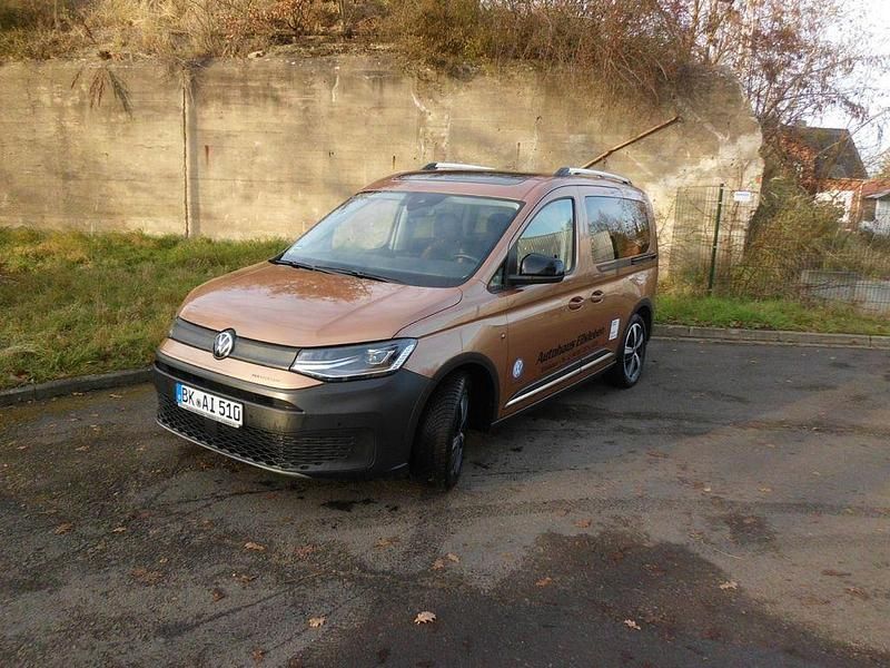 Braun Gebraucht 2023 VW Caddy PanAmericana Van / Kleinbus | 27.990 € (Guter Preis) - Bild 1/4