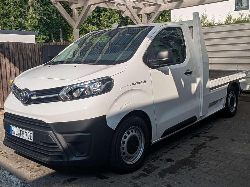Weiß Gebraucht 2024 Toyota Proace Van | 22.000 € - Bild 1/4