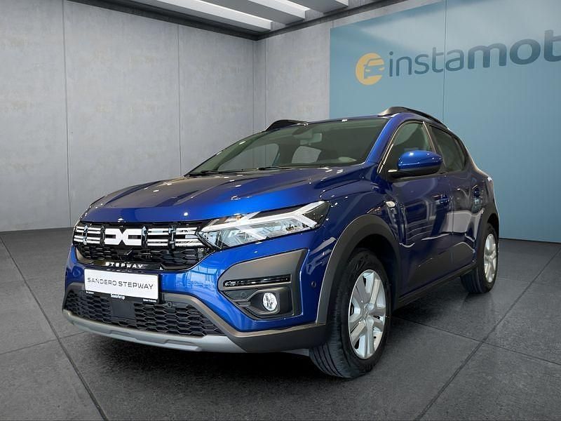 Blau Gebraucht 2024 Dacia Sandero Stepway Kleinwagen | 17.499 € (Etwas zu teuer) - Bild 1/4