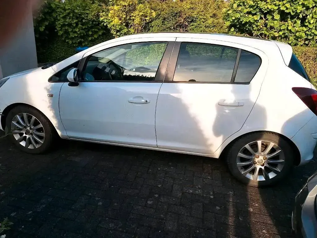 Gebraucht Opel Corsa 100 PS (73 kW) 2010 Weiß Kleinwagen