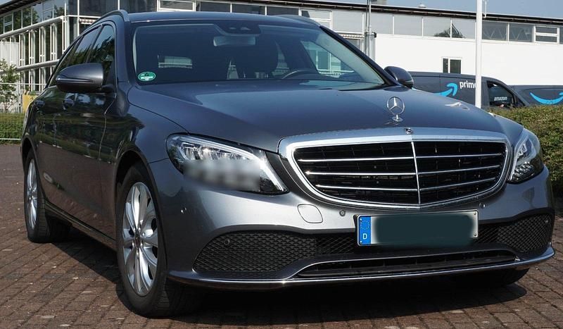 Grau Gebraucht 2019 Mercedes C200 Avantgarde Kombi | 23.600 € (Superpreis) - Bild 1/4