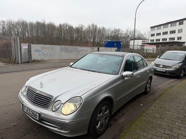 Gebraucht Mercedes E240 Avantgarde 177 PS (130 kW) 2002 Silber Limousine