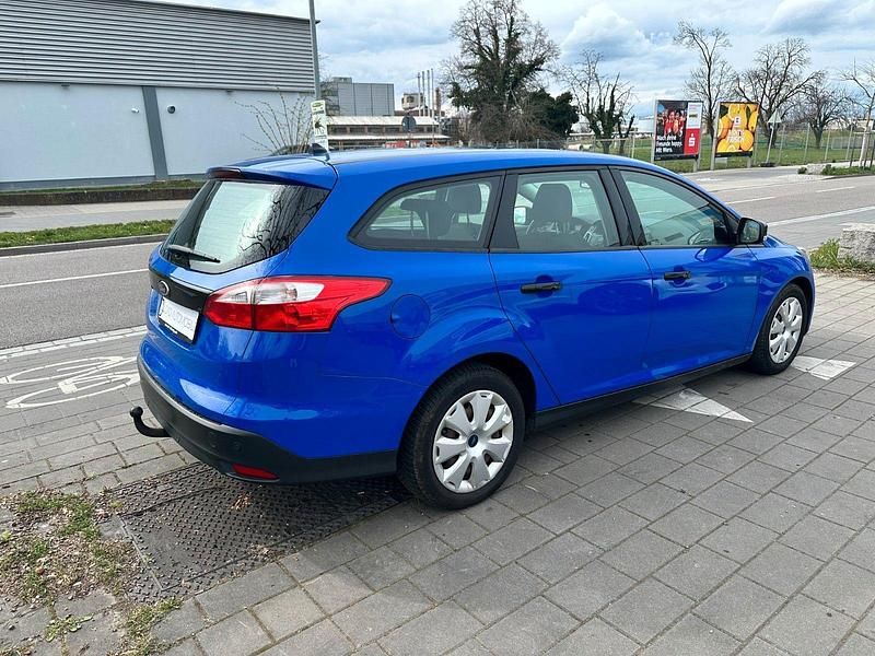 Gebraucht Ford Focus Trend 116 PS (85 kW) 2013 Blau Kombi