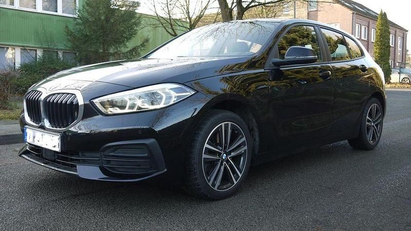 Schwarz Gebraucht 2022 BMW 118 Advantage Kleinwagen | 23.900 € (Etwas zu teuer) - Bild 1/4