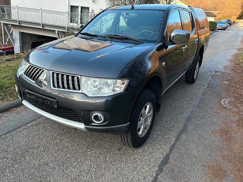 Gebraucht Mitsubishi L200 136 PS (100 kW) 2012 Grau Pickup