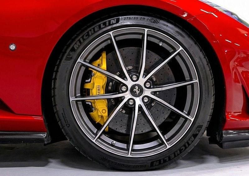 Second-hand Ferrari 812 799 CP (587 kW) 2021 Roșu Cabrio