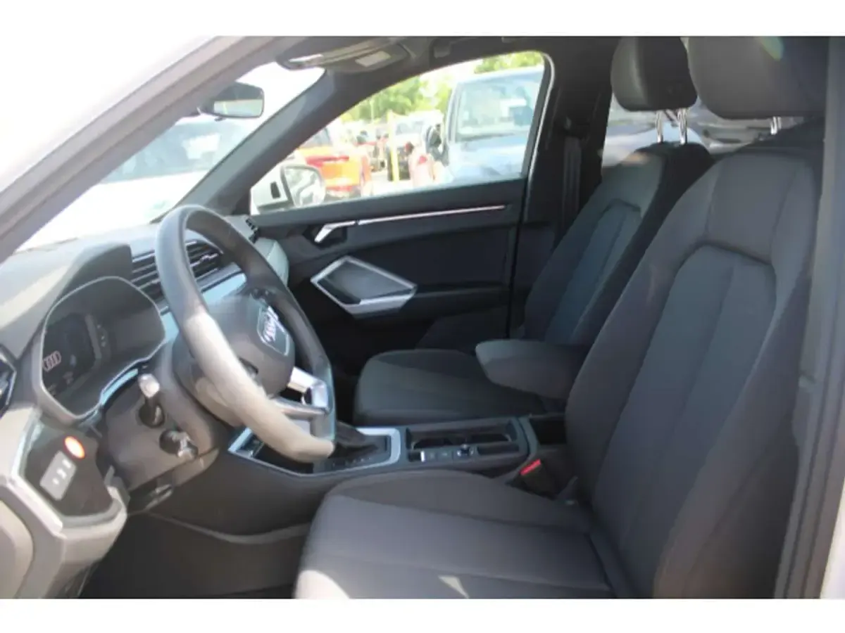 Gebraucht Audi Q3 Advanced 190 PS (139 kW) 2023 Gletscherweiß metallic SUV