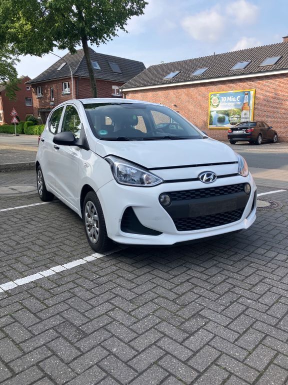 Weiß Gebraucht 2017 Hyundai i10 Kleinwagen | 5.400 € (Guter Preis) - Bild 1/4