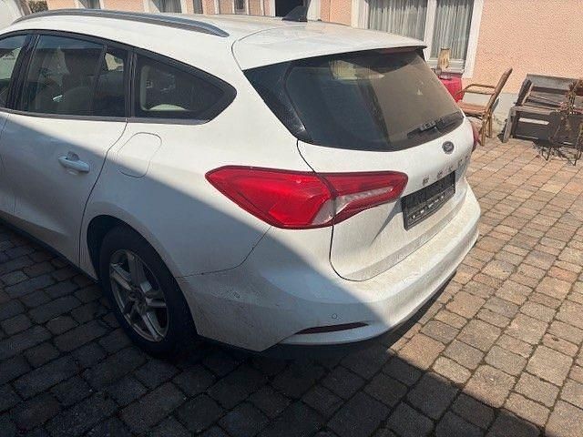 Gebraucht Ford Focus Cool & Connect 120 PS (88 kW) 2021 Weiß Limousine