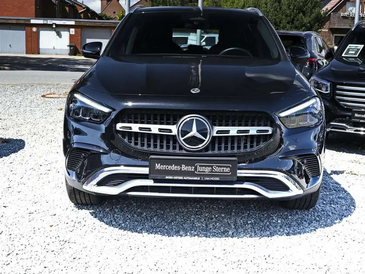 Gebraucht Mercedes GLA200 Progressive 150 PS (110 kW) 2025 Schwarz SUV