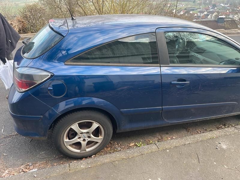 Gebraucht Opel Astra 90 PS (66 kW) 2008 Blau Coupé