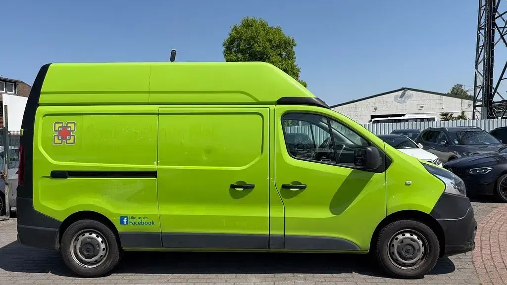 Gebraucht Renault Trafic Komfort 145 PS (106 kW) 2021 Grün (grün) Van / Kleinbus