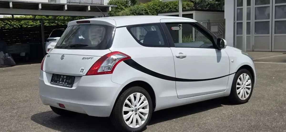 Gebraucht Suzuki Swift Basic 94 PS (69 kW) 2011 Weiß Kleinwagen