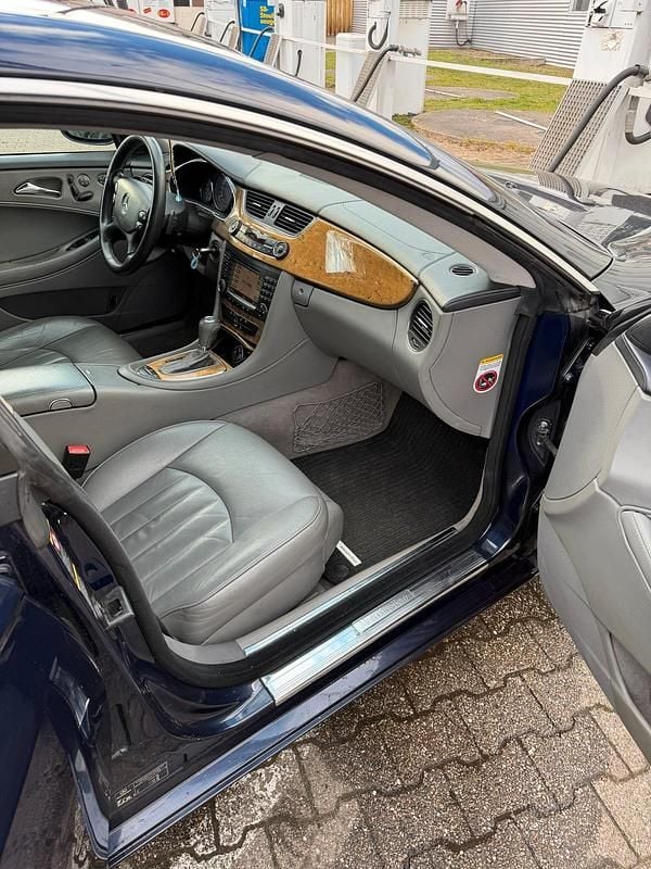 Gebraucht Mercedes CLS320 224 PS (164 kW) 2007 Blau Limousine