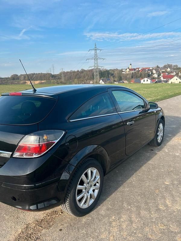 Gebraucht Opel Astra GTC 90 PS (66 kW) 2009 Schwarz Kleinwagen