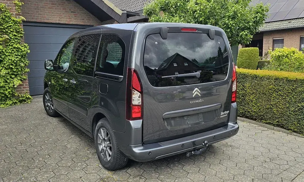 Gebraucht Citroën Berlingo SELECTION 99 PS (72 kW) 2017 Grau Van / Kleinbus