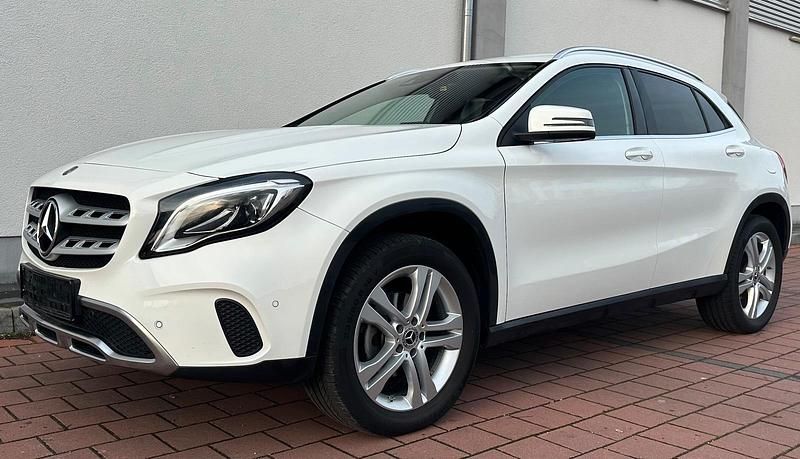 Gebraucht Mercedes GLA180 122 PS (89 kW) 2019 Weiß SUV