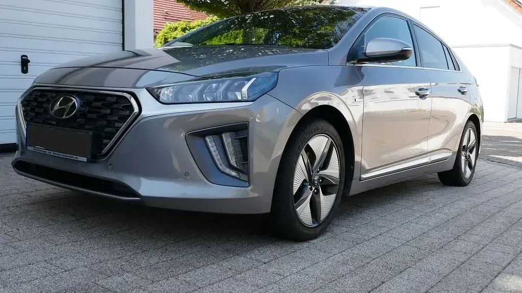 Gebraucht Hyundai Ioniq Premium 141 PS (103 kW) 2020 Grau Kleinwagen