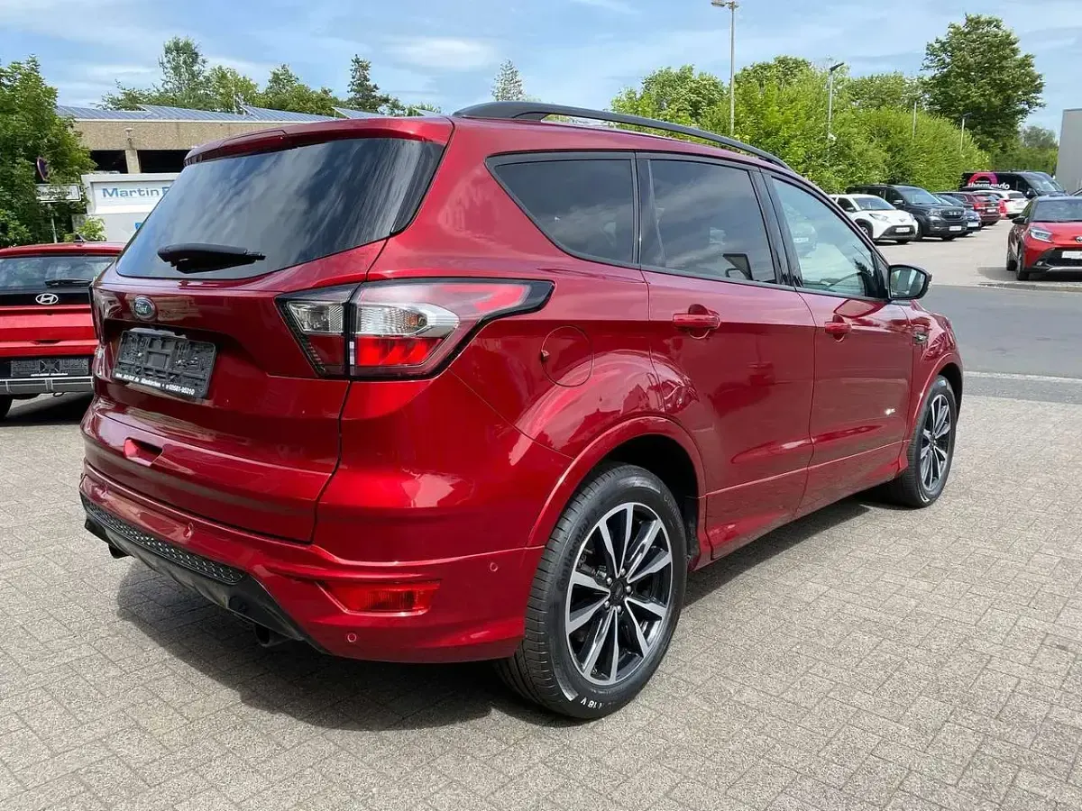 Gebraucht Ford Kuga ST-Line 179 PS (131 kW) 2017 Ruby red (metallic) SUV