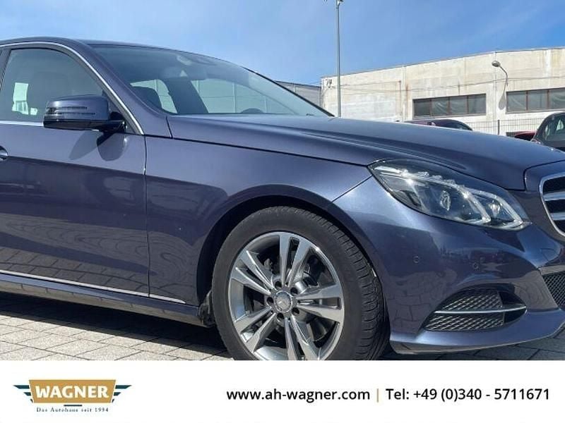 Gebraucht Mercedes E250 211 PS (155 kW) 2015 Blau Limousine