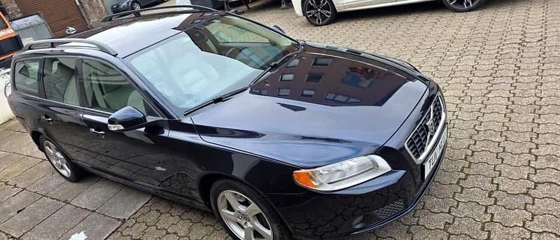 Gebraucht Volvo V70 Summum 163 PS (119 kW) 2008 Blau Kombi