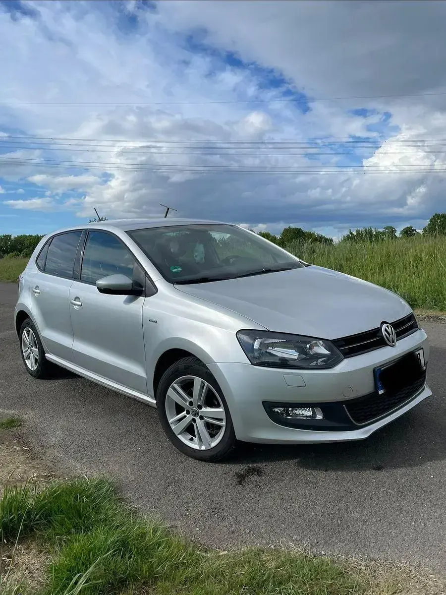 Gebraucht VW Polo Life 69 PS (50 kW) 2014 Silber Limousine