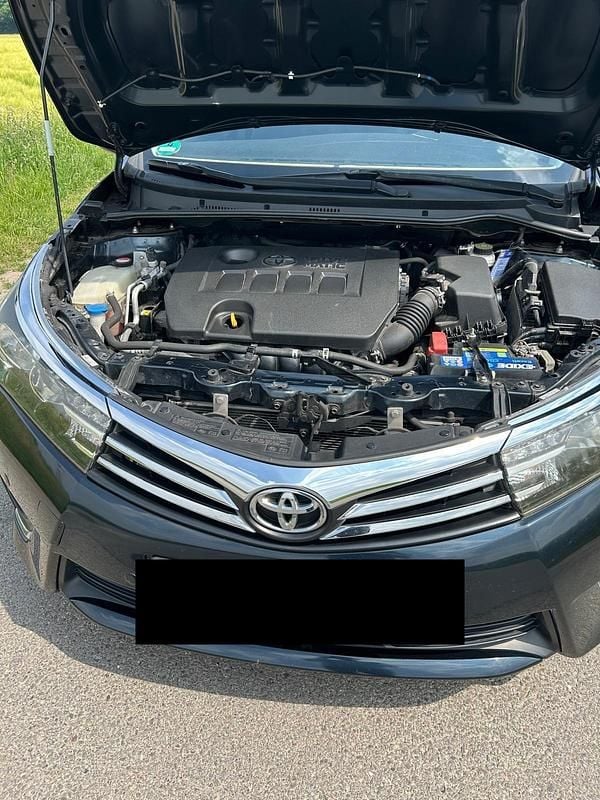 Gebraucht Toyota Corolla Executive 132 PS (97 kW) 2015 Blau Limousine