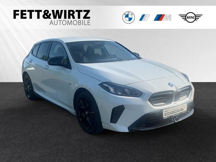 Alpinweiss Gebraucht 2024 BMW M135 Efficient Dynamics Kleinwagen | 38.790 € (Etwas zu teuer) - Bild 1/3