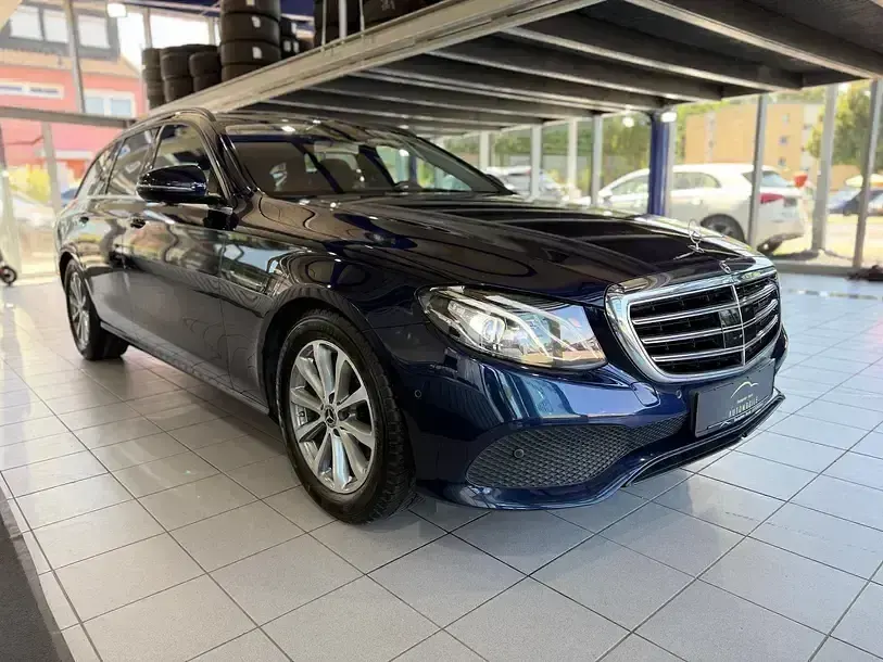 Gebraucht Mercedes E200 160 PS (117 kW) 2020 Cavansitblau  metalliclack Kombi