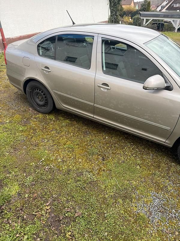 Gebraucht Skoda Octavia 105 PS (77 kW) 2012 Grau Limousine