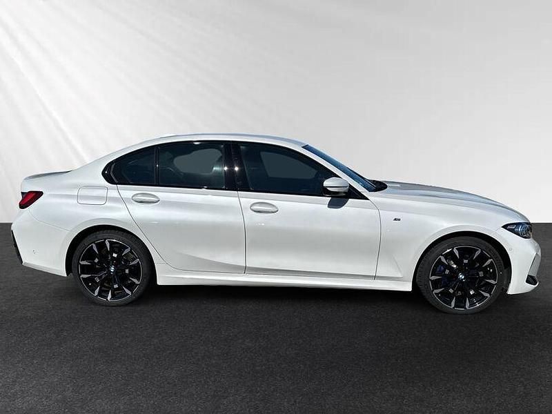 Gebraucht BMW 330e M Sport 292 PS (214 kW) 2024 Mineralweiß metallic Limousine