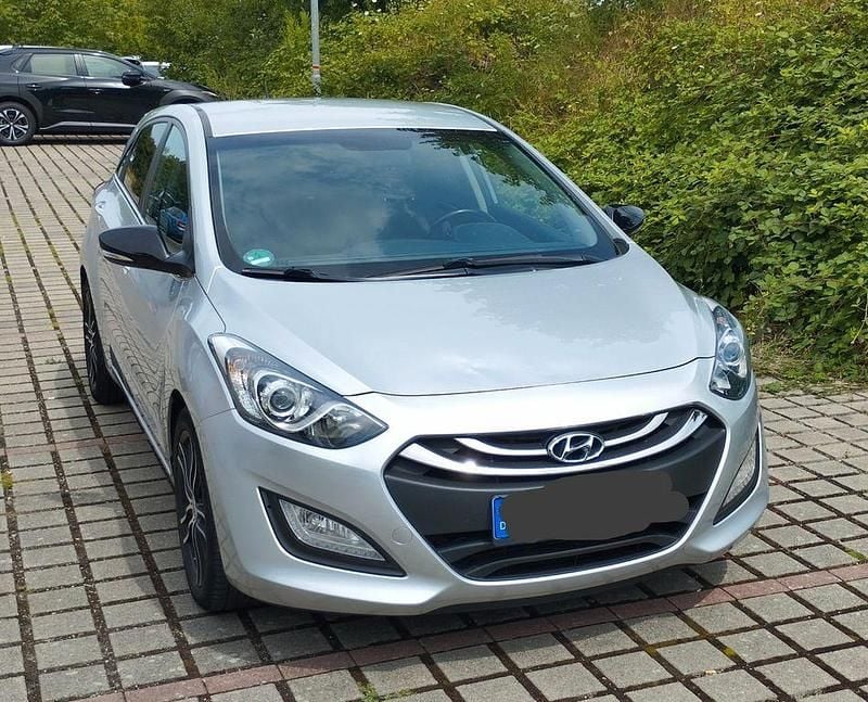 Silber Gebraucht 2014 Hyundai i30 Edition Limousine | 8.200 € (Fairer Preis) - Bild 1/4