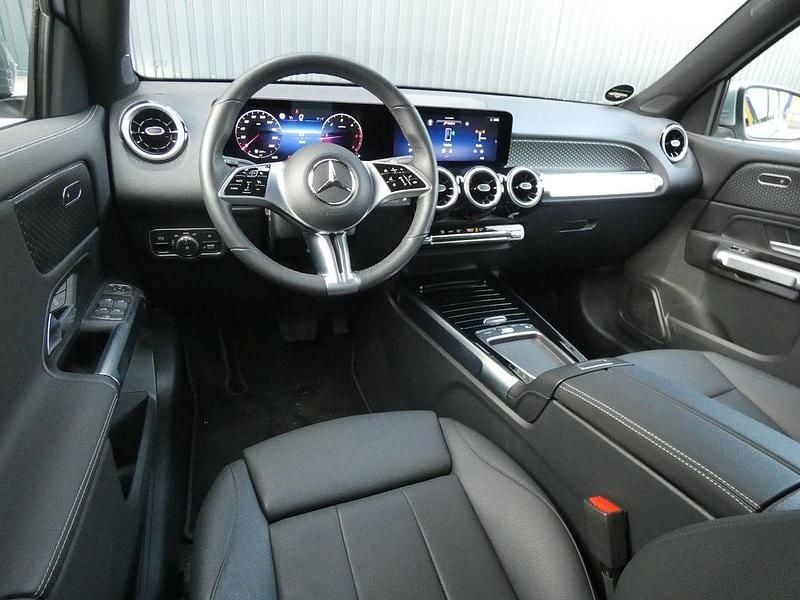 Gebraucht Mercedes GLB200 150 PS (110 kW) 2025 Hightech silber SUV