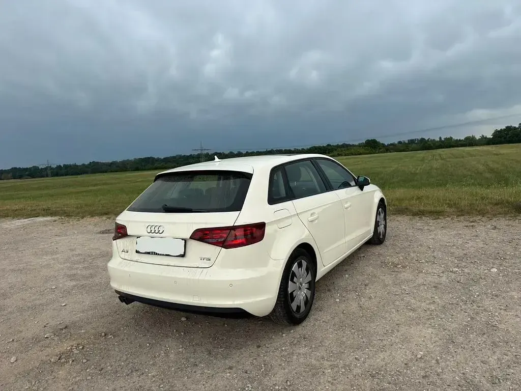 Gebraucht Audi A3 Attraction 125 PS (91 kW) 2015 Weiß Limousine