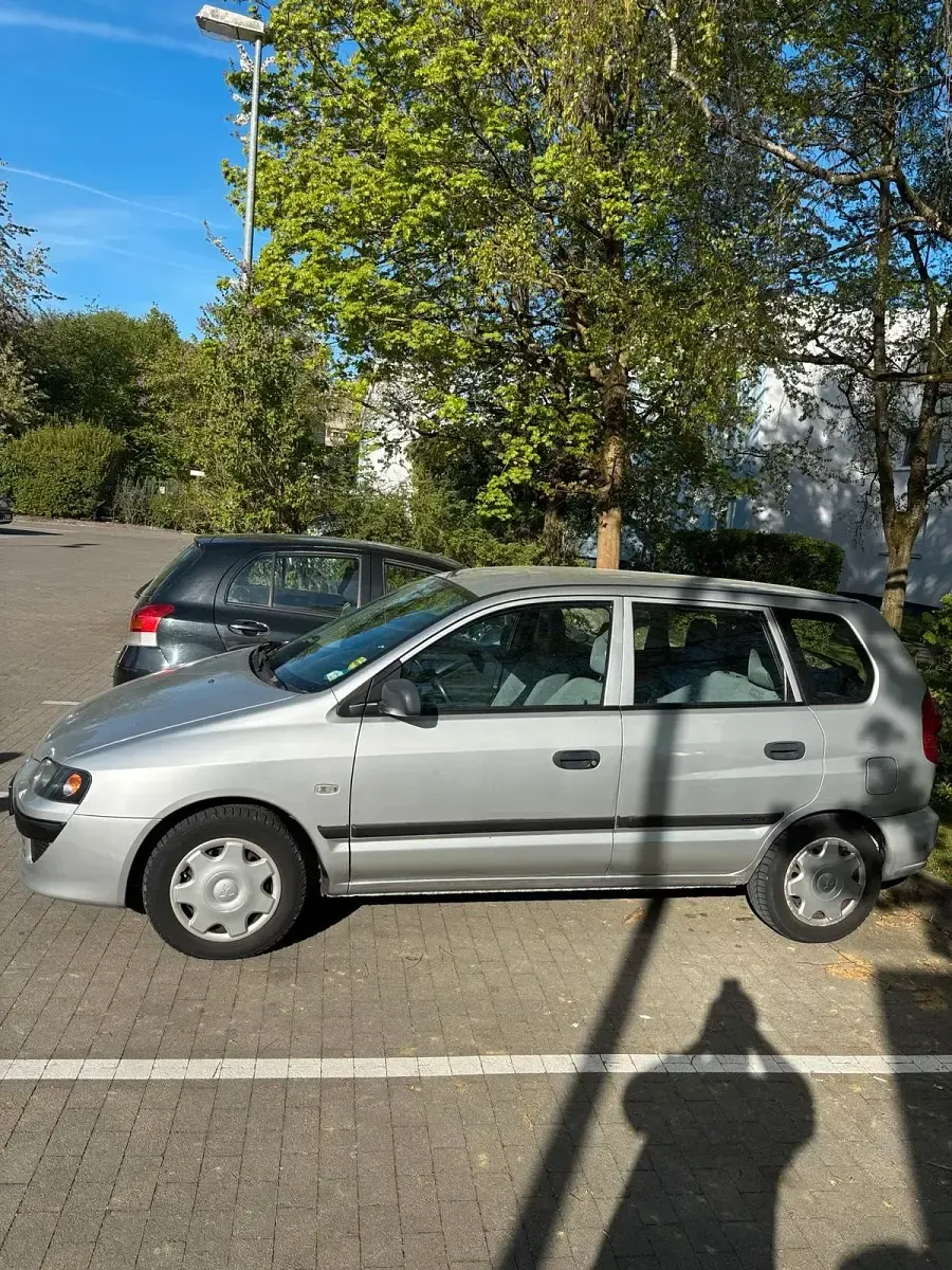 Gebraucht Mitsubishi Space Star 85 PS (62 kW) 2004 Silber Van / Kleinbus