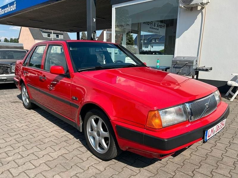 Gebraucht Volvo 460 102 PS (75 kW) 1993 Rot Limousine