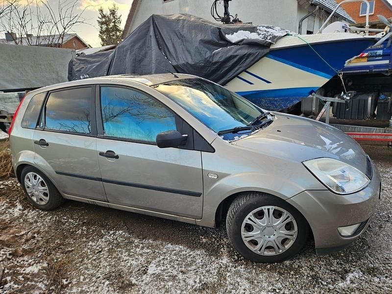 Gebraucht 2003 Ford Fiesta Ghia Kleinwagen | 300 € (Superpreis) - Bild 1/4