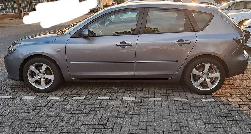Grau Gebraucht 2005 Mazda 3 Comfort Limousine | 3.200 € (Fairer Preis) - Bild 1/4