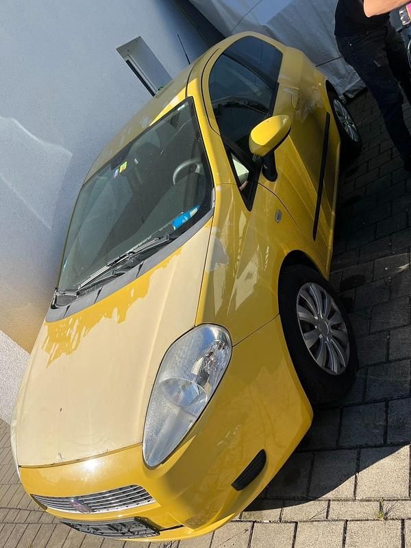 Gelb Gebraucht 2008 Fiat Punto Kleinwagen | 600 € - Bild 1/4