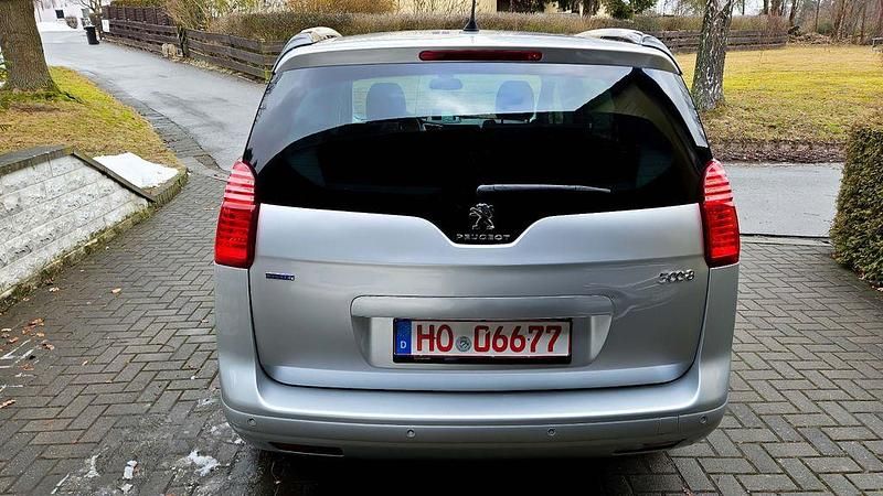 Gebraucht Peugeot 5008 Allure 150 PS (110 kW) 2016 Silber Van / Kleinbus