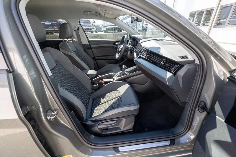 Gebraucht Audi A1 Basis 116 PS (85 kW) 2025 Chronosgrau metallic SUV