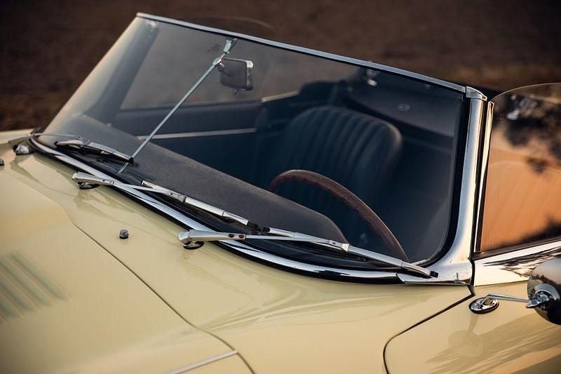 Gebraucht Jaguar E-Type S 1967 Gelb Cabrio
