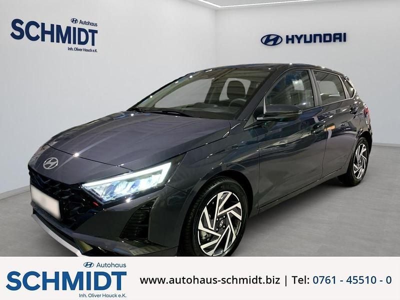 Aurora grey Neu 2026 Hyundai i20 Trend Limousine | 21.090 € (Fairer Preis) - Bild 1/4