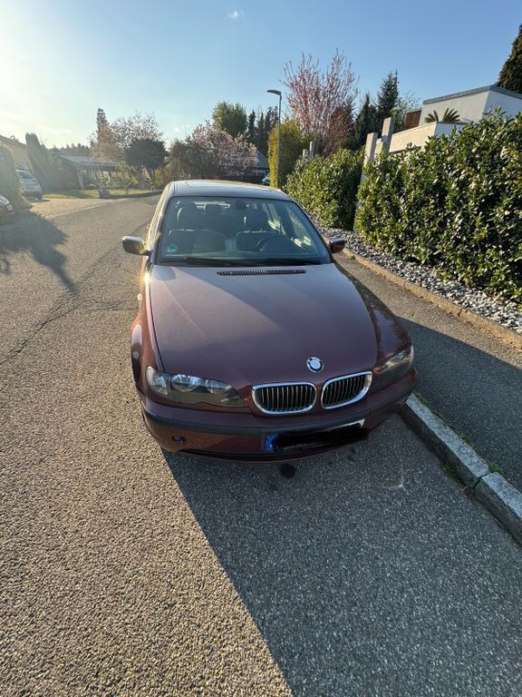Rot Gebraucht 2004 BMW 320 Sport Line Limousine | 2.200 € (Superpreis) - Bild 1/4