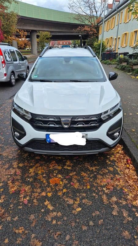 Weiß Gebraucht 2022 Dacia Jogger Extreme Kombi | 18.000 € (Fairer Preis) - Bild 1/4