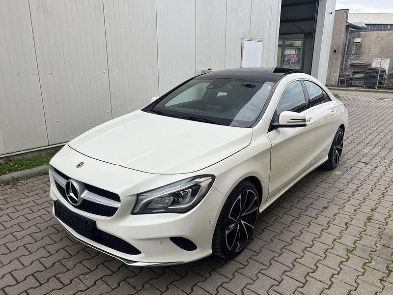 Weiß Gebraucht 2017 Mercedes CLA180 Limousine | 17.999 € (Fairer Preis) - Bild 1/4